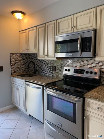 498 Naugatuck Avenue C, Milford, CT 06460