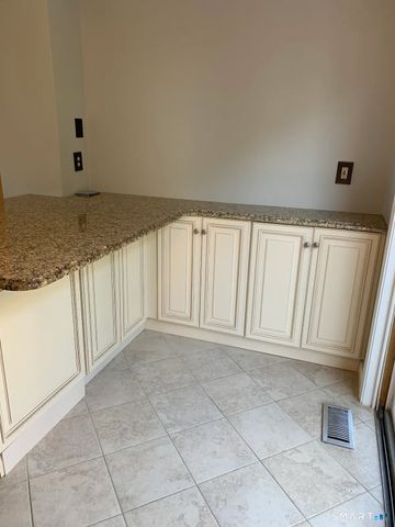498 Naugatuck Avenue C, Milford, CT 06460