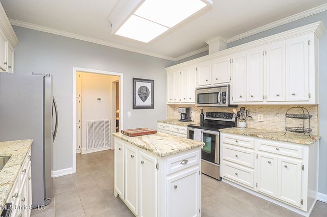 322 Woodlands Drive, Brandon, MS 39047
