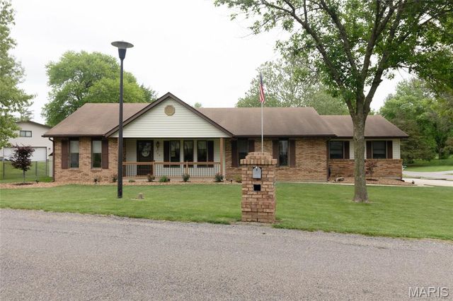 708 Riviera Circle, Edwardsville, IL 62025