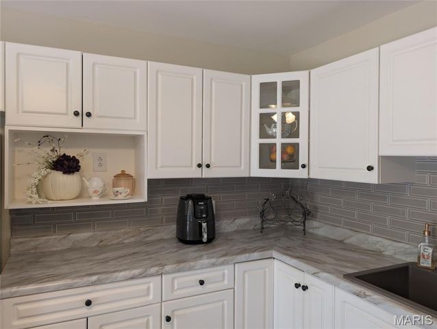 708 Riviera Circle, Edwardsville, IL 62025