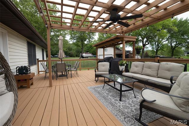 708 Riviera Circle, Edwardsville, IL 62025