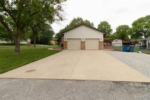 708 Riviera Circle, Edwardsville, IL 62025