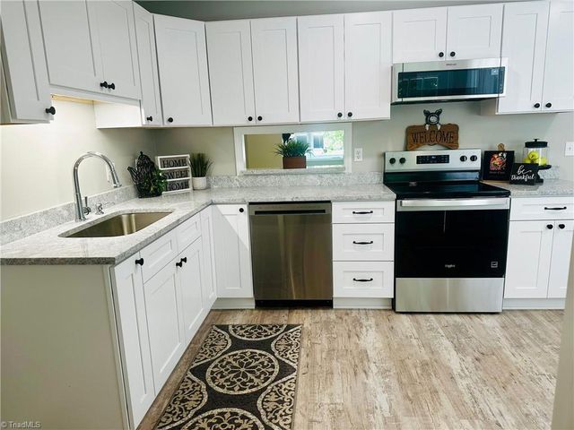 21 Park Village Lane A, Greensboro, NC 27455