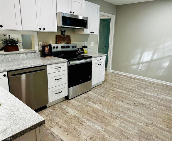 21 Park Village Lane A, Greensboro, NC 27455