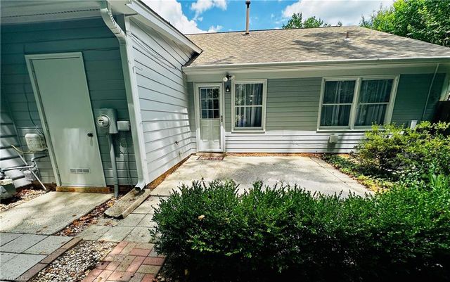 21 Park Village Lane A, Greensboro, NC 27455