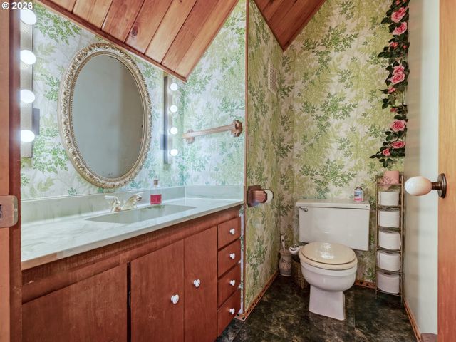 32018 CAMAS SWALE Rd, Creswell, OR 97426