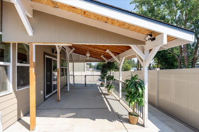 12212 N Greene St, Mead, WA 99021