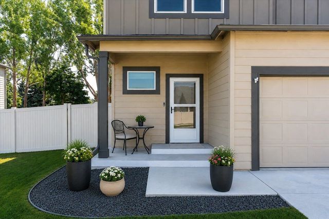 12212 N Greene St, Mead, WA 99021