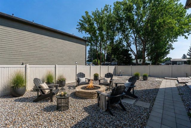 12212 N Greene St, Mead, WA 99021