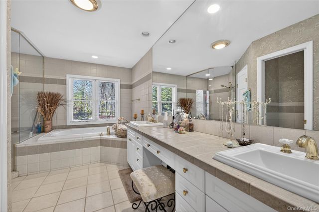 7 Bluebird Lane, Huntington, NY 11743