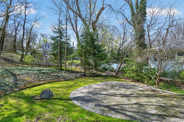 7 Bluebird Lane, Huntington, NY 11743