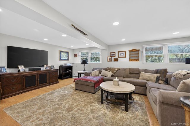 7 Bluebird Lane, Huntington, NY 11743