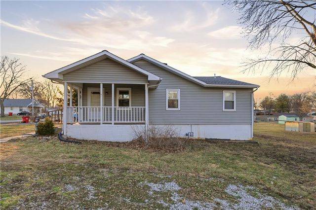 200 SW 7th Street, Oak Grove, MO 64075
