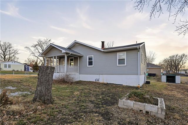 200 SW 7th Street, Oak Grove, MO 64075