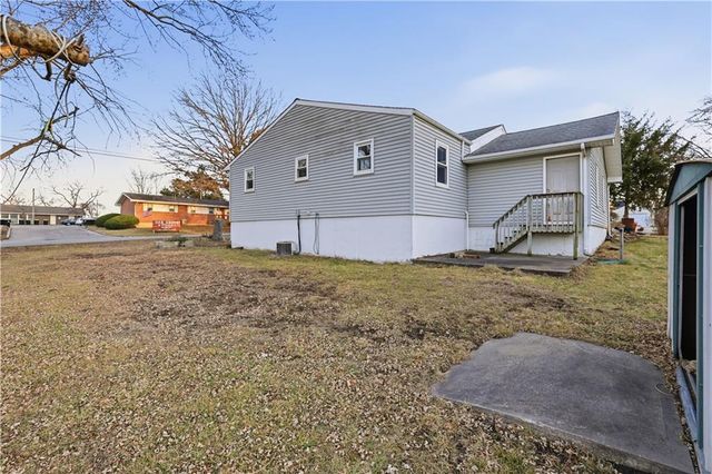 200 SW 7th Street, Oak Grove, MO 64075