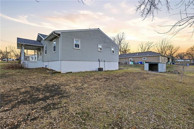 200 SW 7th Street, Oak Grove, MO 64075