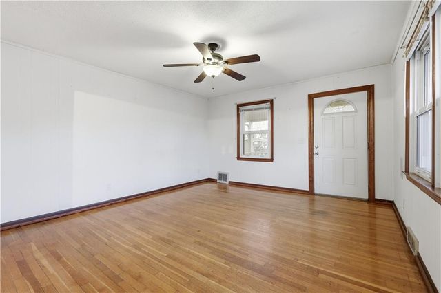 200 SW 7th Street, Oak Grove, MO 64075