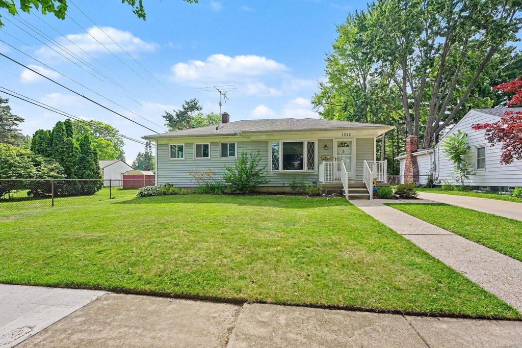 1540 Westlawn Street, Mt Clemens, MI 48043