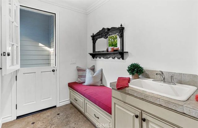 26012 Horseshoe Cr, Laguna Hills, CA 92653