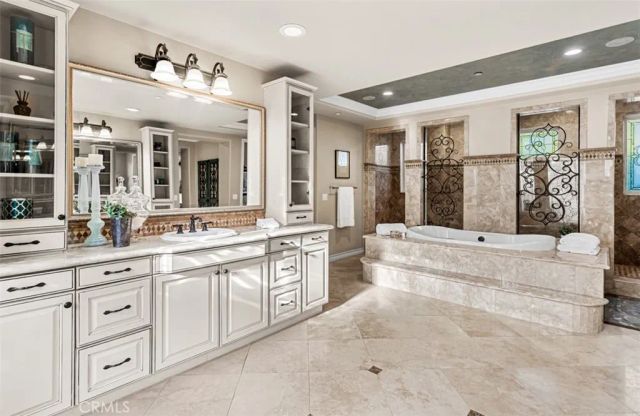 26012 Horseshoe Cr, Laguna Hills, CA 92653