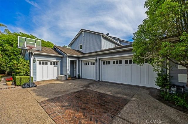 26012 Horseshoe Cr, Laguna Hills, CA 92653