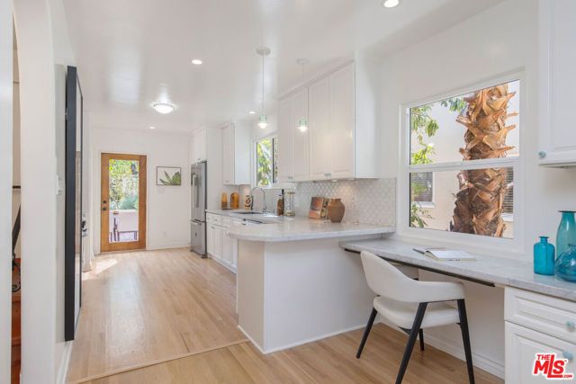 1110 Hi Point Street, Los Angeles, CA 90035