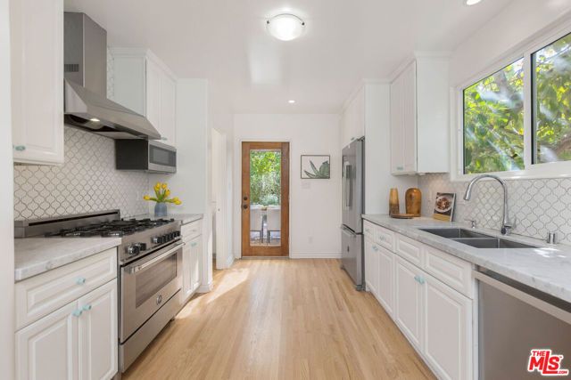 1110 Hi Point Street, Los Angeles, CA 90035