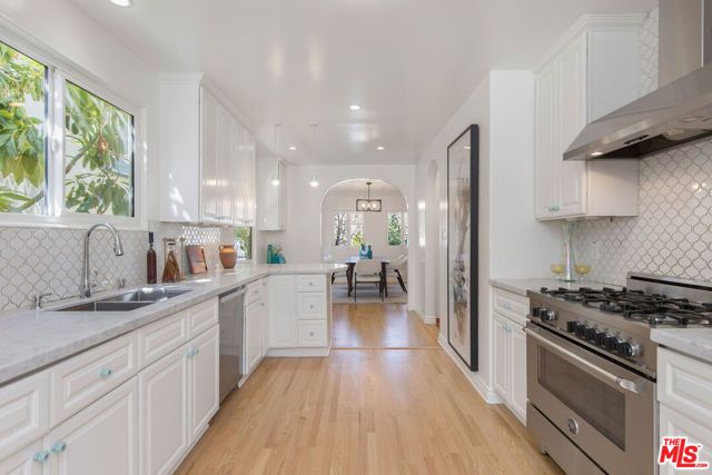 1110 Hi Point Street, Los Angeles, CA 90035