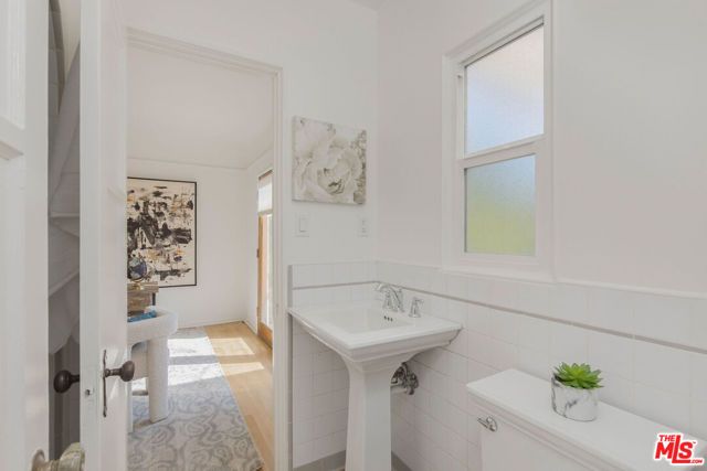 1110 Hi Point Street, Los Angeles, CA 90035