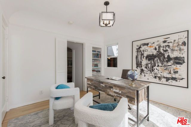 1110 Hi Point Street, Los Angeles, CA 90035