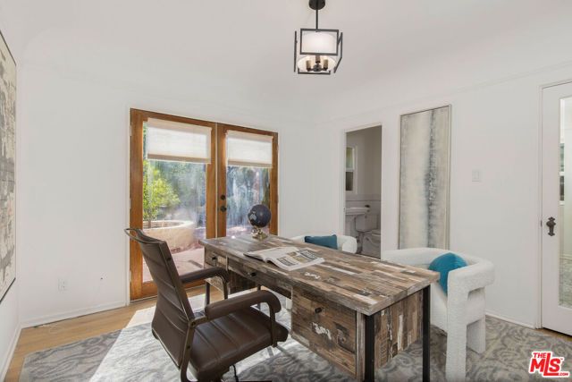 1110 Hi Point Street, Los Angeles, CA 90035