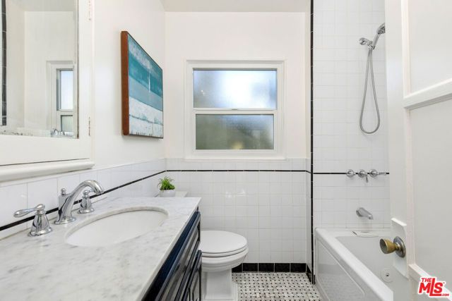 1110 Hi Point Street, Los Angeles, CA 90035