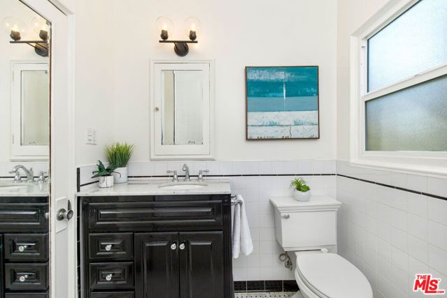 1110 Hi Point Street, Los Angeles, CA 90035