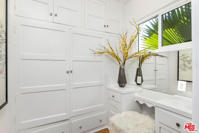 1110 Hi Point Street, Los Angeles, CA 90035