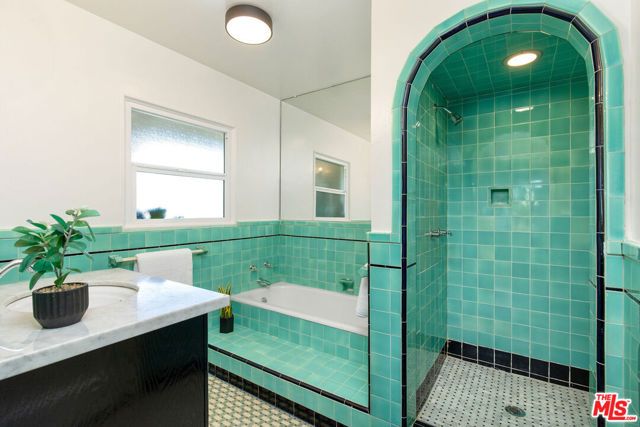 1110 Hi Point Street, Los Angeles, CA 90035