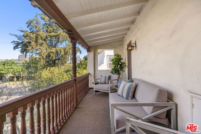 1110 Hi Point Street, Los Angeles, CA 90035