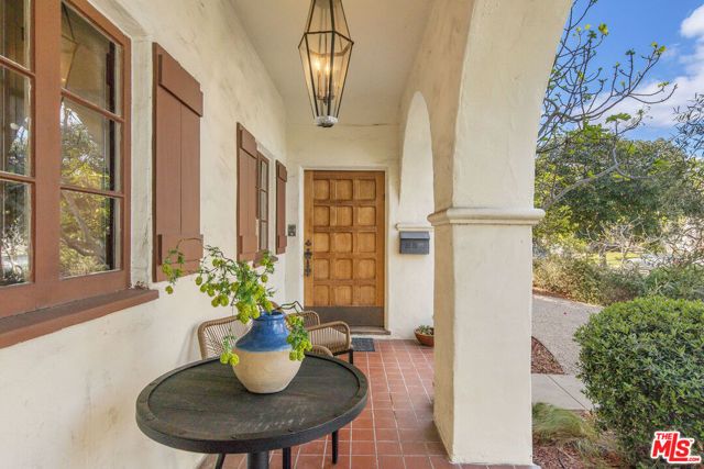 1110 Hi Point Street, Los Angeles, CA 90035