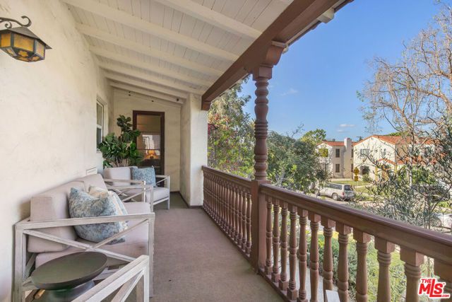 1110 Hi Point Street, Los Angeles, CA 90035