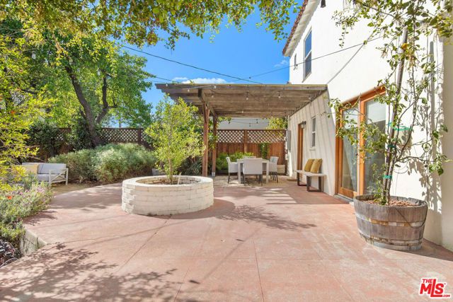 1110 Hi Point Street, Los Angeles, CA 90035