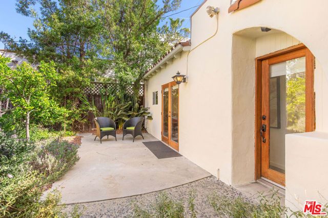 1110 Hi Point Street, Los Angeles, CA 90035