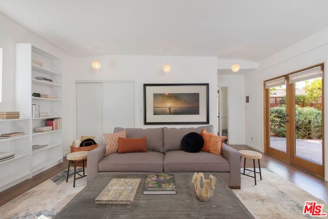 1110 Hi Point Street, Los Angeles, CA 90035