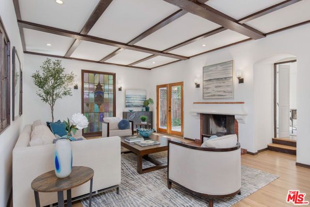 1110 Hi Point Street, Los Angeles, CA 90035