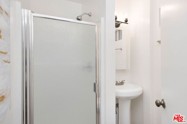 1110 Hi Point Street, Los Angeles, CA 90035