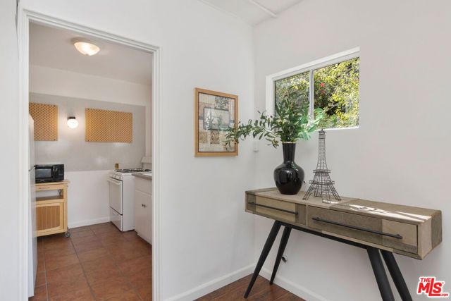 1110 Hi Point Street, Los Angeles, CA 90035