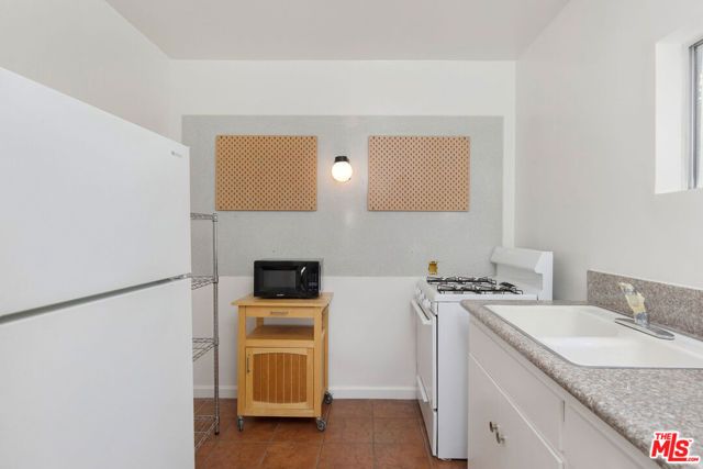 1110 Hi Point Street, Los Angeles, CA 90035