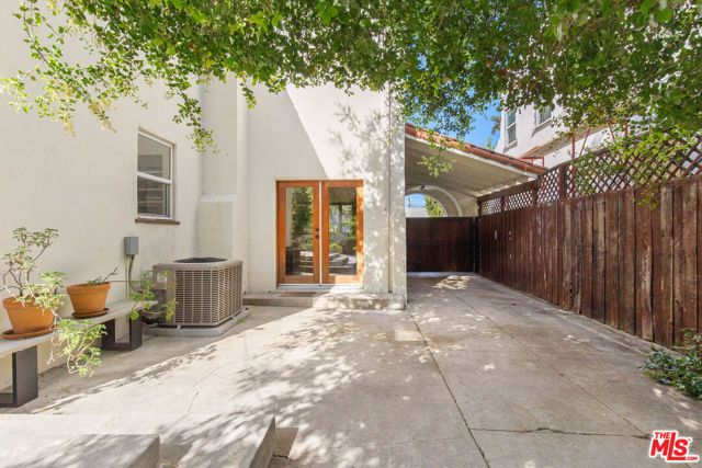 1110 Hi Point Street, Los Angeles, CA 90035