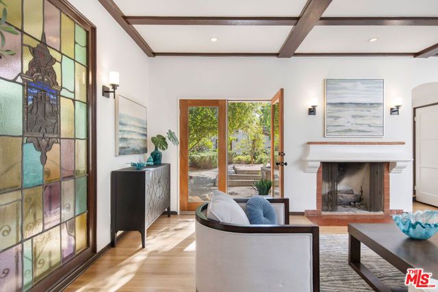 1110 Hi Point Street, Los Angeles, CA 90035