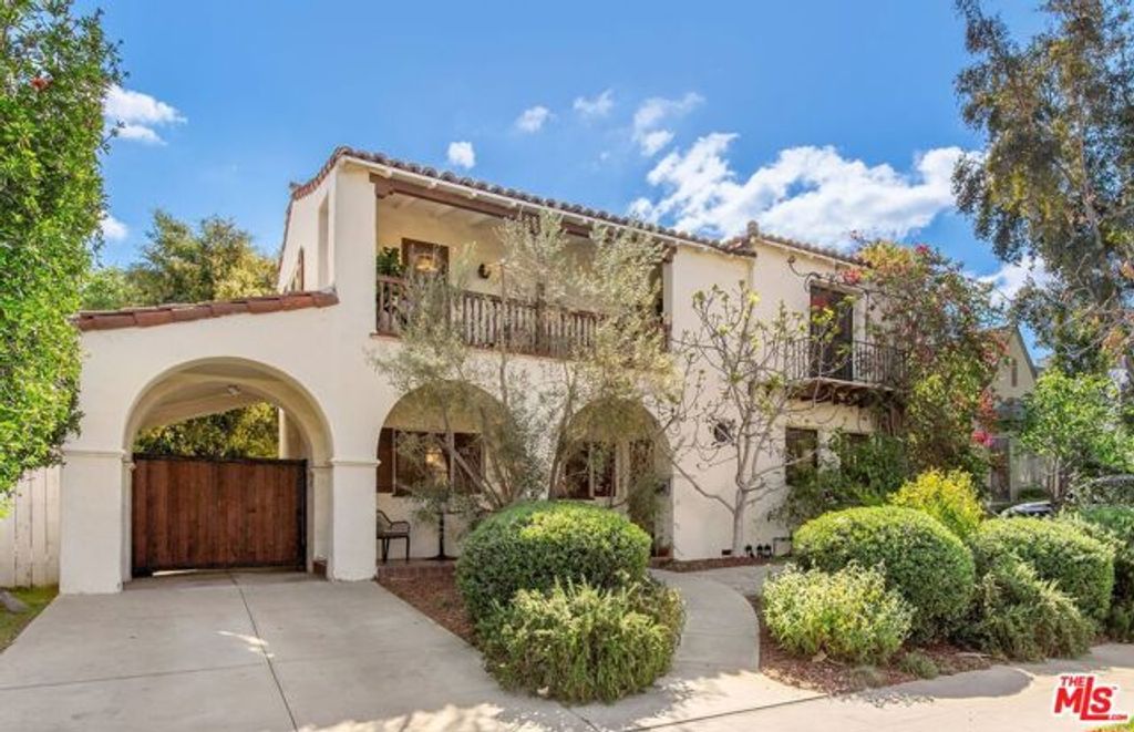 1110 Hi Point Street, Los Angeles, CA 90035