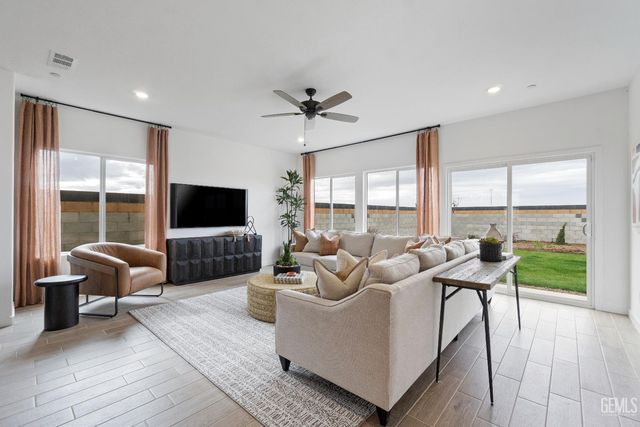 3833 Hickory Village Lane, Shafter, CA 93263